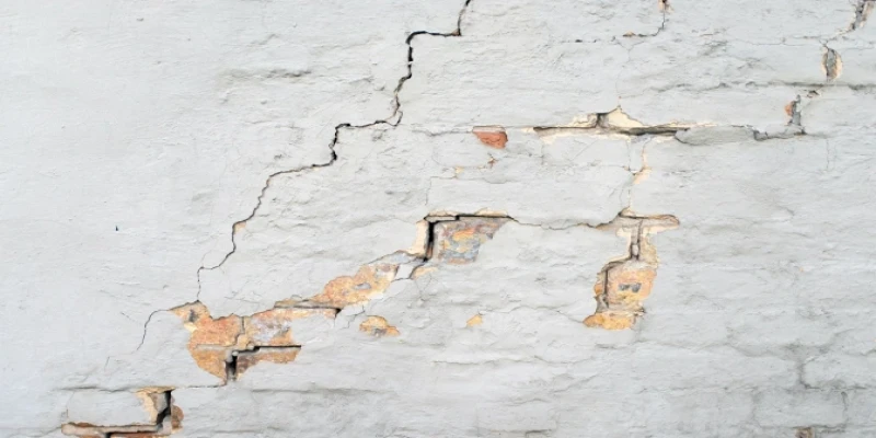 ترک‌های ساختمانی؛ دلایل، پیشگیری و راهکارهای ترمیم